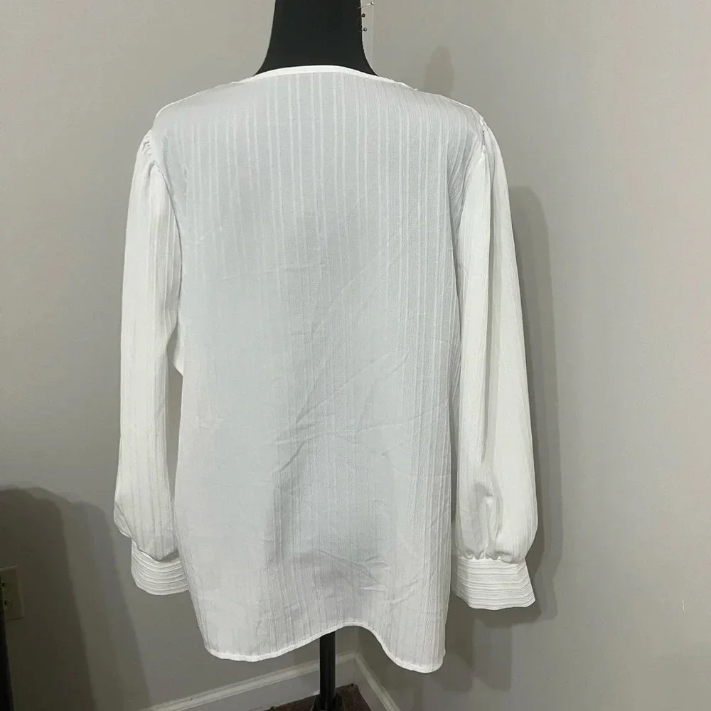 NWOT White V-Neck Lace trim, long sleeve cuff wrists blouse tunic 1XL new - Picture 2 of 8